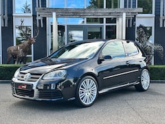 Volkswagen Golf - R32