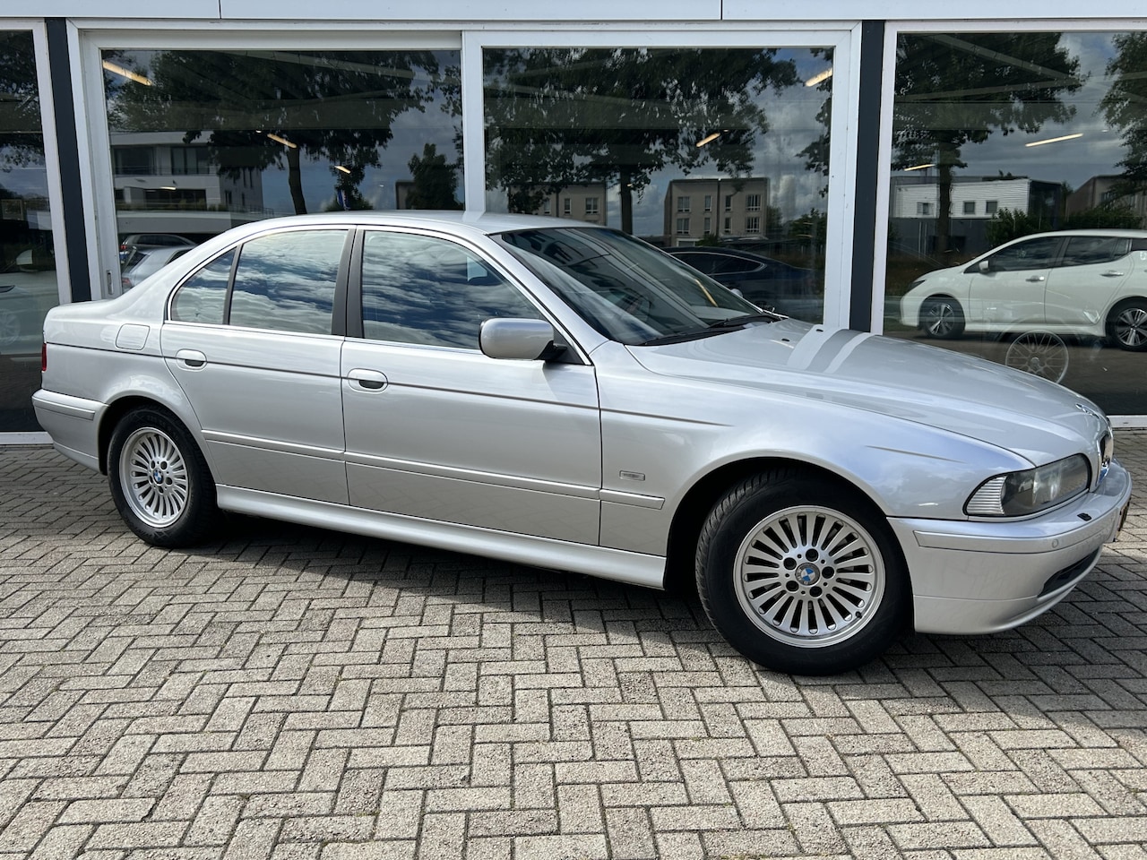 BMW 5-serie - 520i Executive Automaat / Memory / PDC / Cruise / Clima - AutoWereld.nl