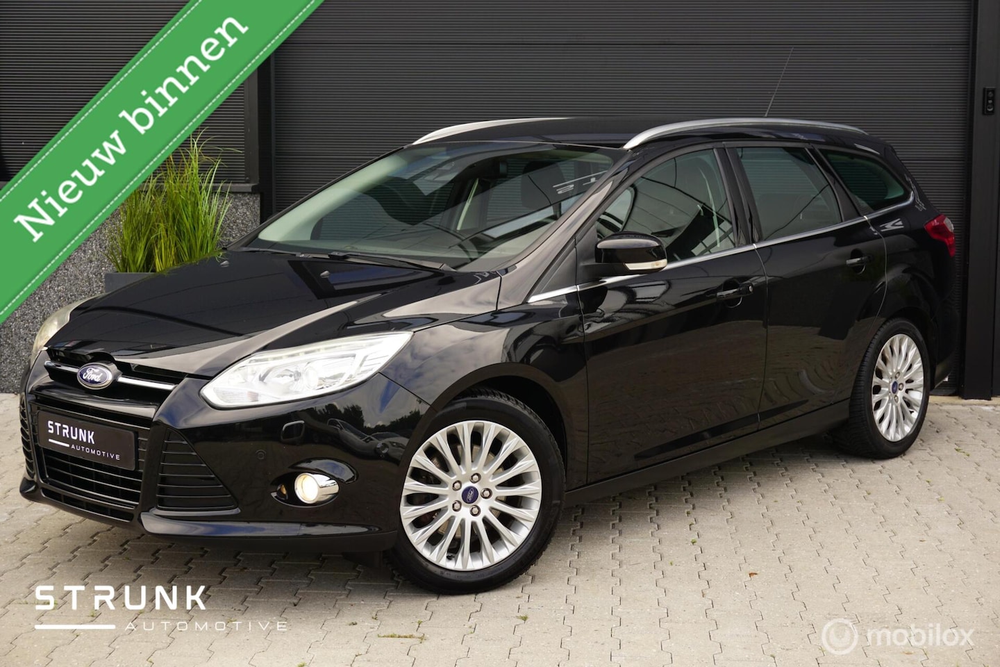 Ford Focus Wagon - 1.6 EcoBoost Titanium Trekhaak PDC Clima Xenon - AutoWereld.nl