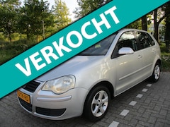 Volkswagen Polo - 1.6-16V Optive
