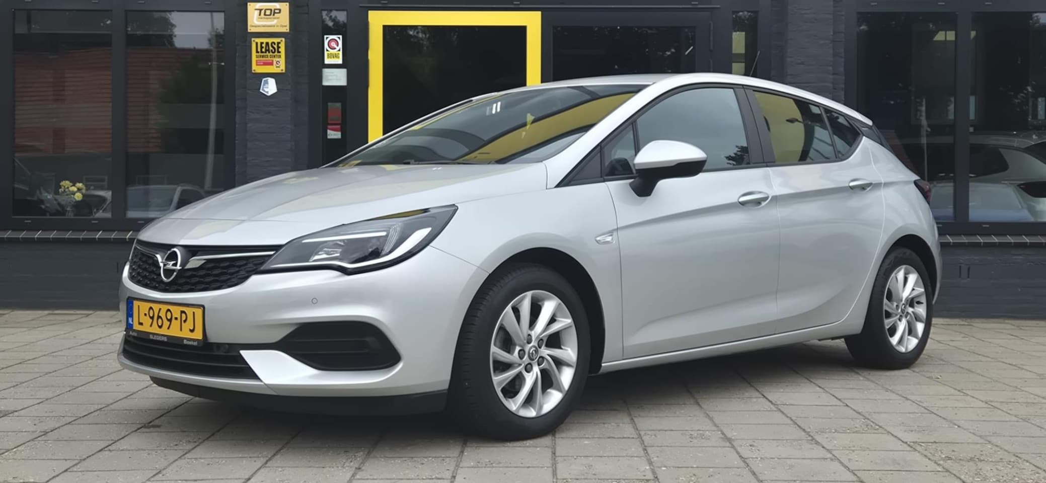 Opel Astra - 1.2 Edition 2020 | Parkeer Sensoren V + A | Cruise Control | Navigatiesysteem | Tel. - AutoWereld.nl
