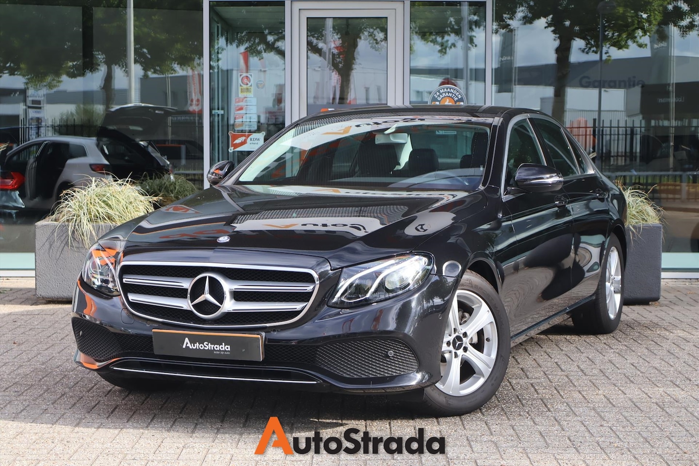 Mercedes-Benz E-klasse - 2.0 E200 Ambition | Navigatie | Sfeer | Cruise | Climate | Stoelverwarming | LED | Camera - AutoWereld.nl