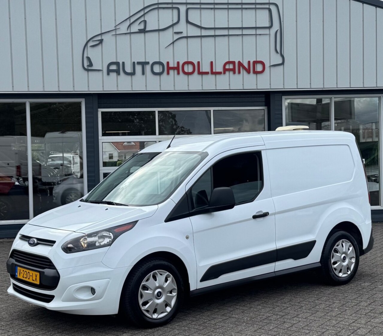 Ford Transit Connect - 1.5 TDCI 55KW 75PK EURO 6 NAVIGATIE/ AIRCO/ CAMERA/ 100% DEALERONDERHOUDEN - AutoWereld.nl
