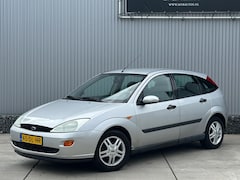 Ford Focus - 1.6-16V Ghia, Trekhaak, 5 deurs