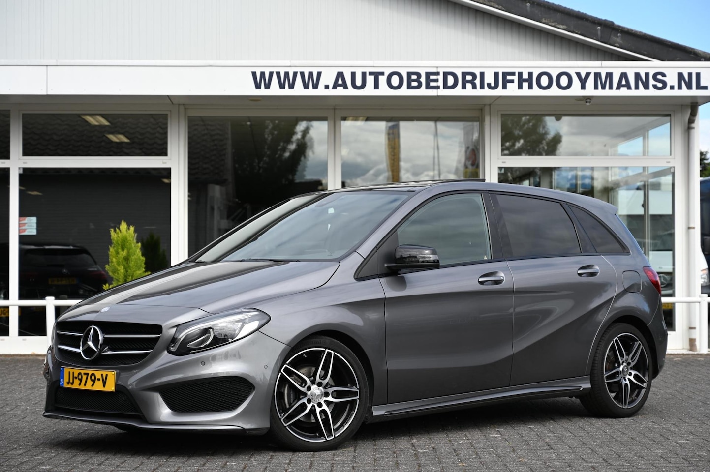 Mercedes-Benz B-klasse - 180 AUT7 AMG NIGHT PANORAMADAK TREKHAAK - AutoWereld.nl