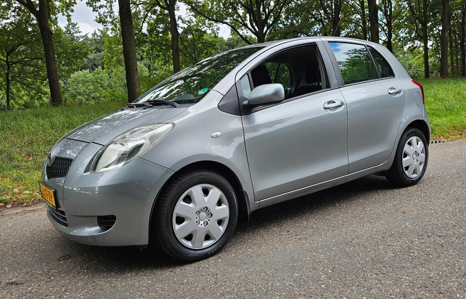 Toyota Yaris - 1.3 VVTi Automaat ! Airco ! 18-09-2026 APK ! - AutoWereld.nl