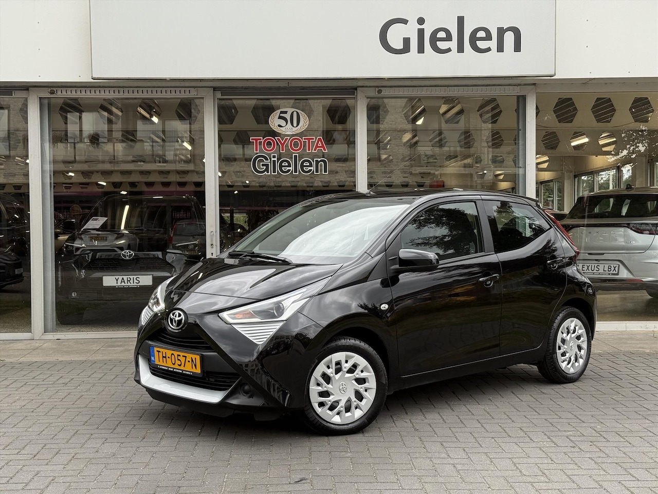 Toyota Aygo - 1.0 VVT-i X-Play Automaat | Eerste eigenaar, Apple CarPlay/Android Auto, Parkeercamera, Ai - AutoWereld.nl