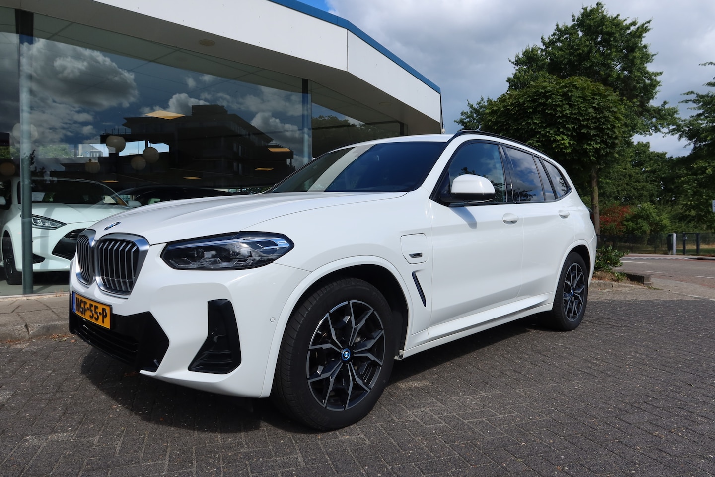 BMW X3 - xDrive30e LCI Facelift M-SPORT NAVI I LED I TREKHAAK 46dkm! - AutoWereld.nl