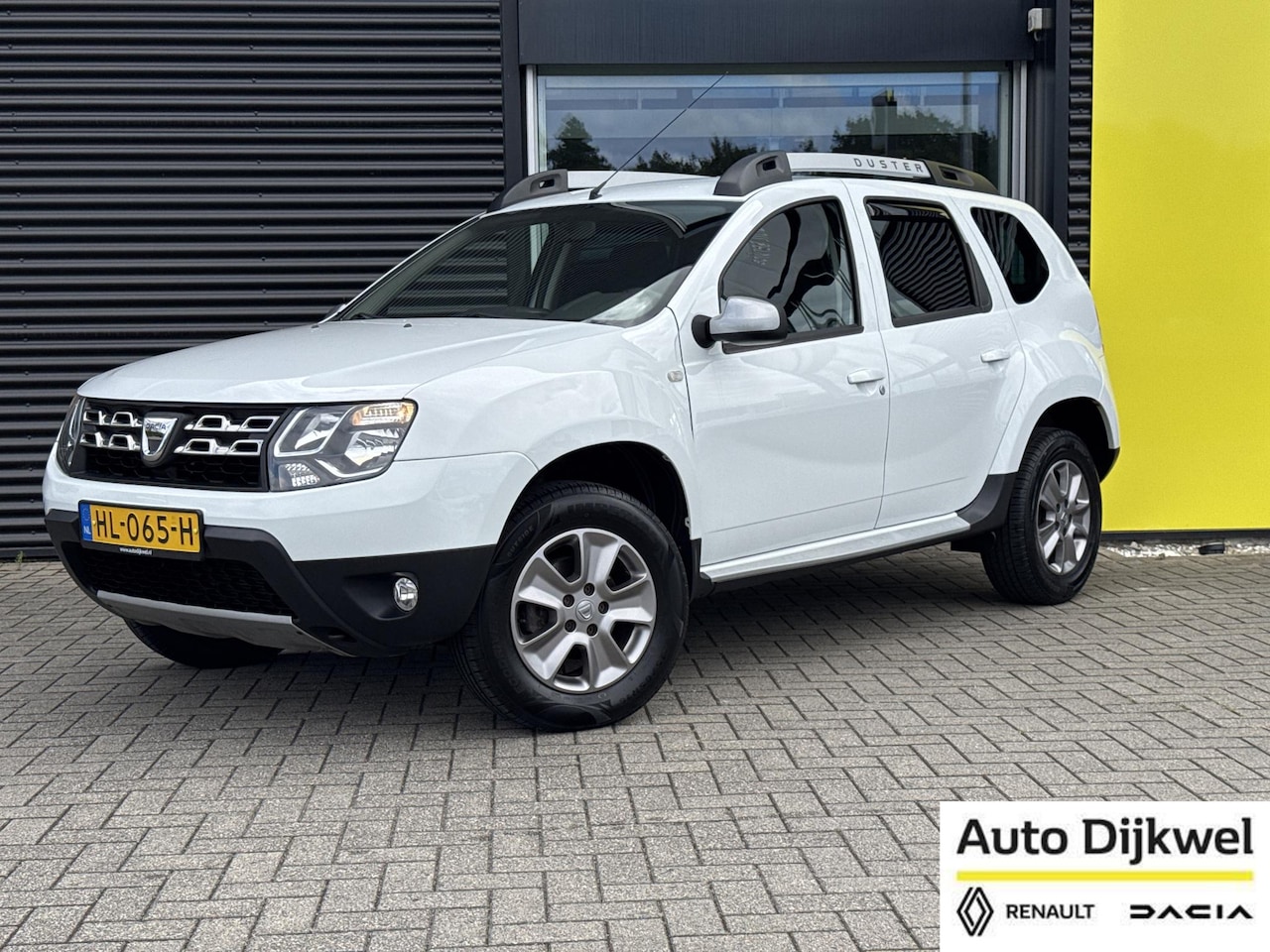 Dacia Duster - TCe 125 4x2 10th Anniversary Trekhaak, Navigatie, P-hulp, Cruise Control - AutoWereld.nl
