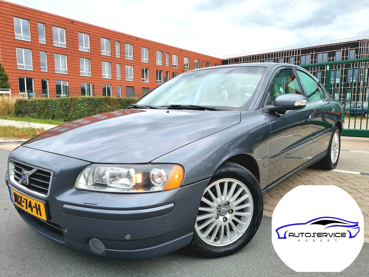 Volvo S60 - 2.4 Momentum 61.128KM! 1e Eig. Vol Optie: Leder Clima Cruise Cont. Youngtimer Volvo Onderh. - AutoWereld.nl