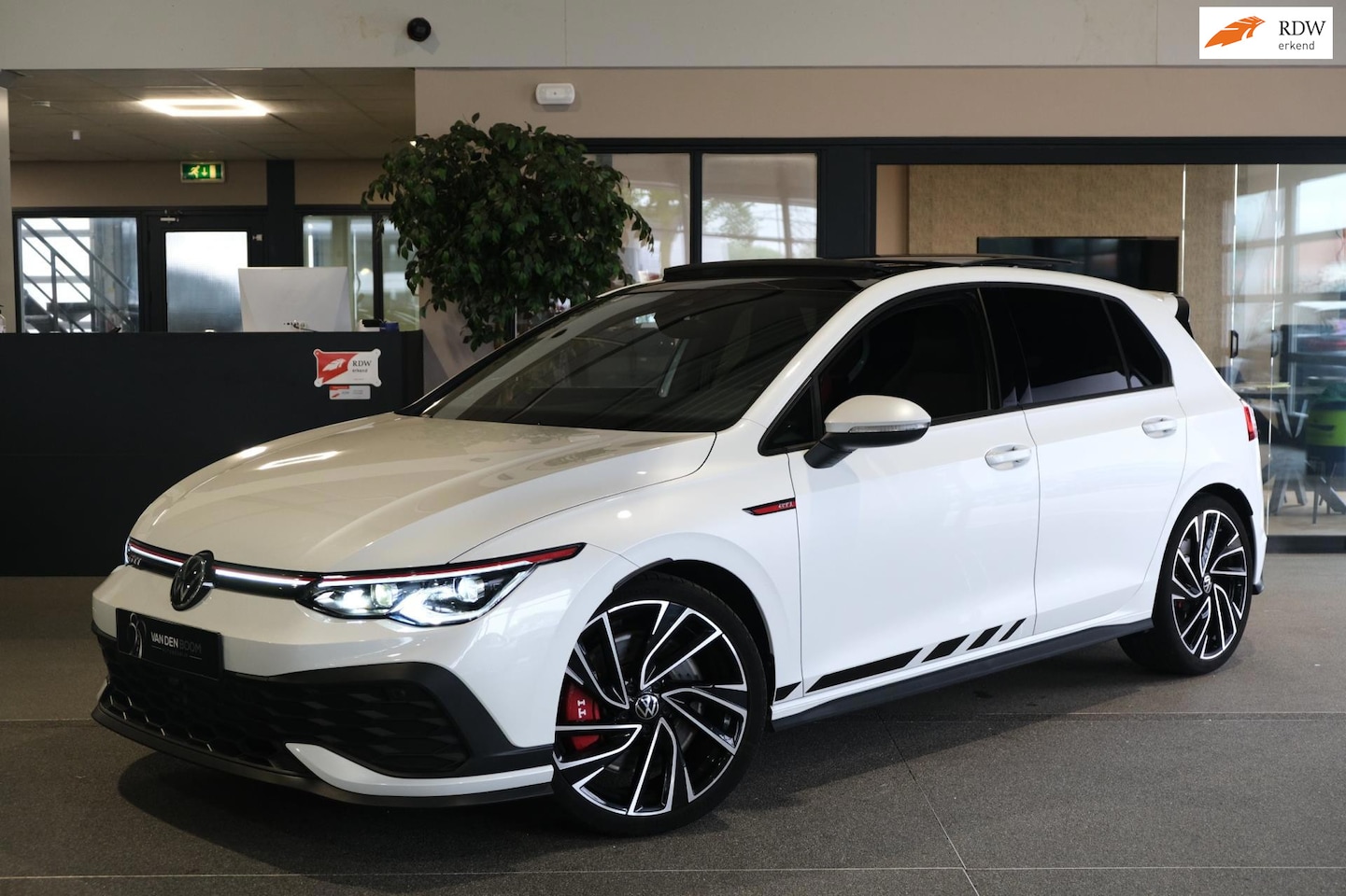 Volkswagen Golf - 2.0 TSI GTI CLUBSPORT 300 Pk Nürburgring Pano Cam IQ Led H&K Pdc - AutoWereld.nl