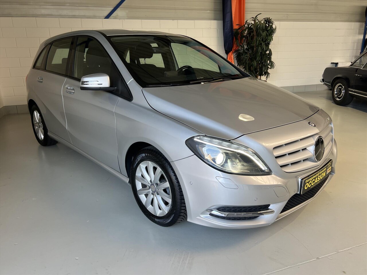 Mercedes-Benz B-klasse - B 180 122PK 7G-AUT, Xenon, Trekhaak, Parkeersensoren - AutoWereld.nl