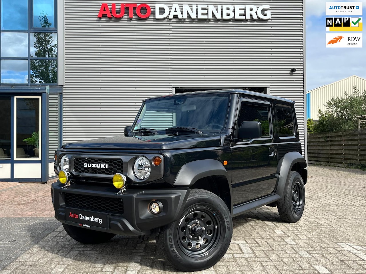 Suzuki Jimny - 1.5 Professional BLACK ! Garantie - AutoWereld.nl