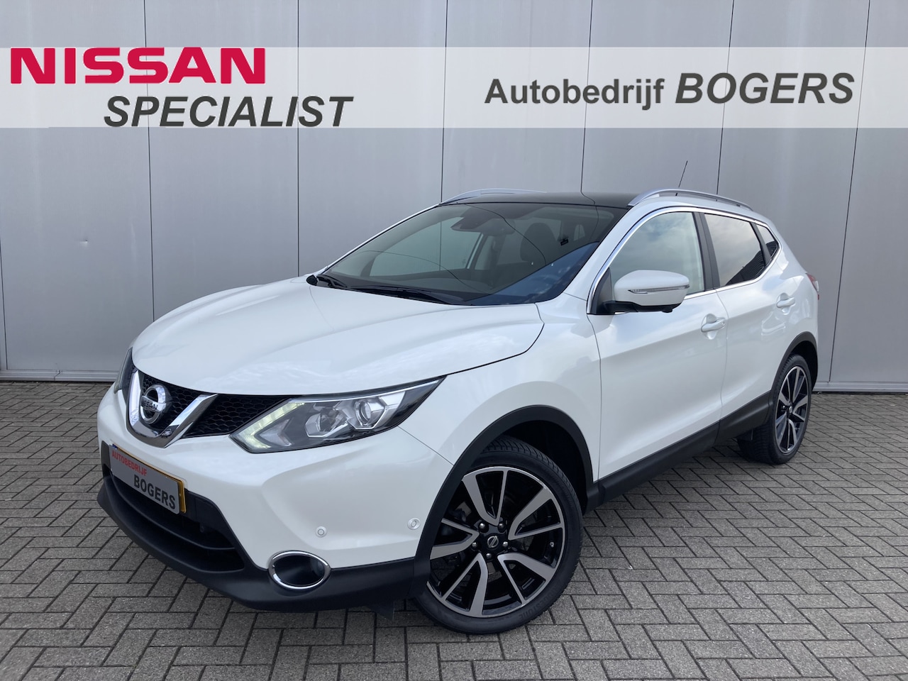 Nissan Qashqai - 1.2 DIG-T Tekna Glass Roof 19" l.m. velgen, lederen bekleding, LED-verlichting, Trekhaak - AutoWereld.nl