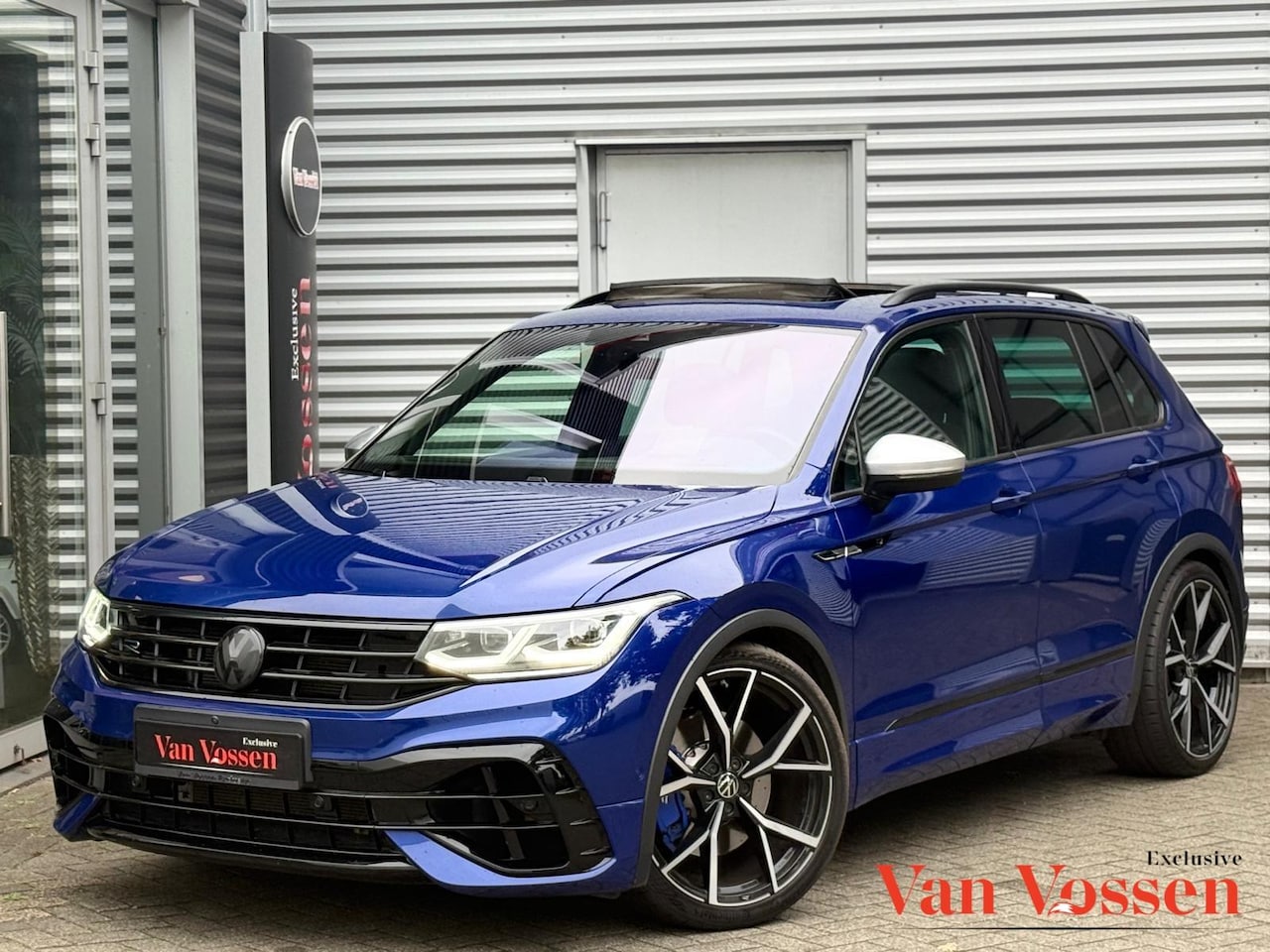 Volkswagen Tiguan - 2.0 TSI R 4Motion |PANO|KEYLESS|HEADUP|MEMORY|LEER|TREKHAAK|HARMAN/KARDON|FABRIEKSGARANTIE - AutoWereld.nl
