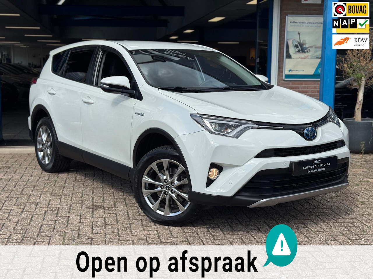 Toyota RAV4 - 2.5 Hybrid AWD Style 2018 AUT NAVI CLIMA TREKH - AutoWereld.nl