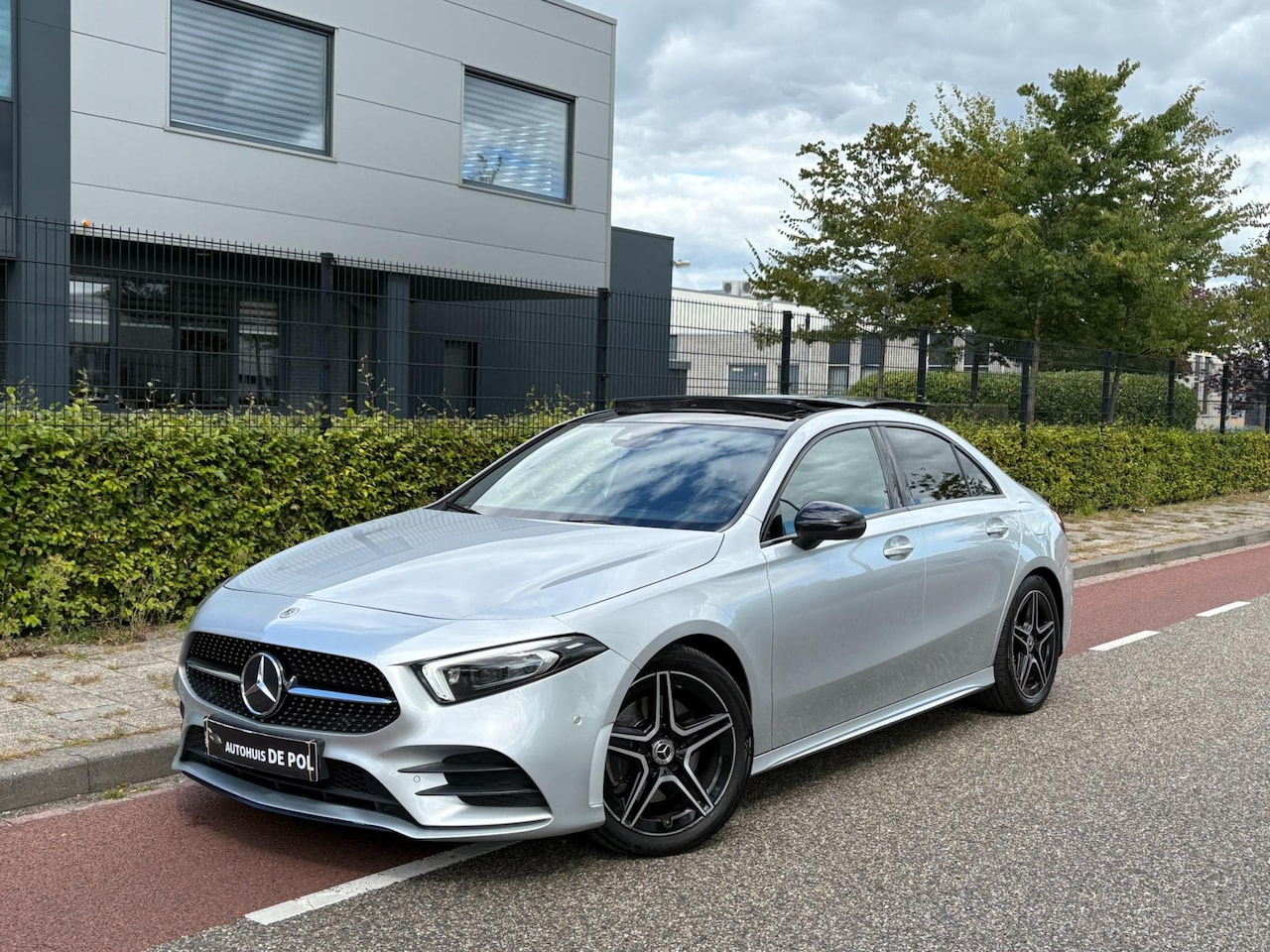 Mercedes-Benz A-klasse - 220 AMG-Line Premium Plus Panorama-dak Cruise/climate controle Led - AutoWereld.nl
