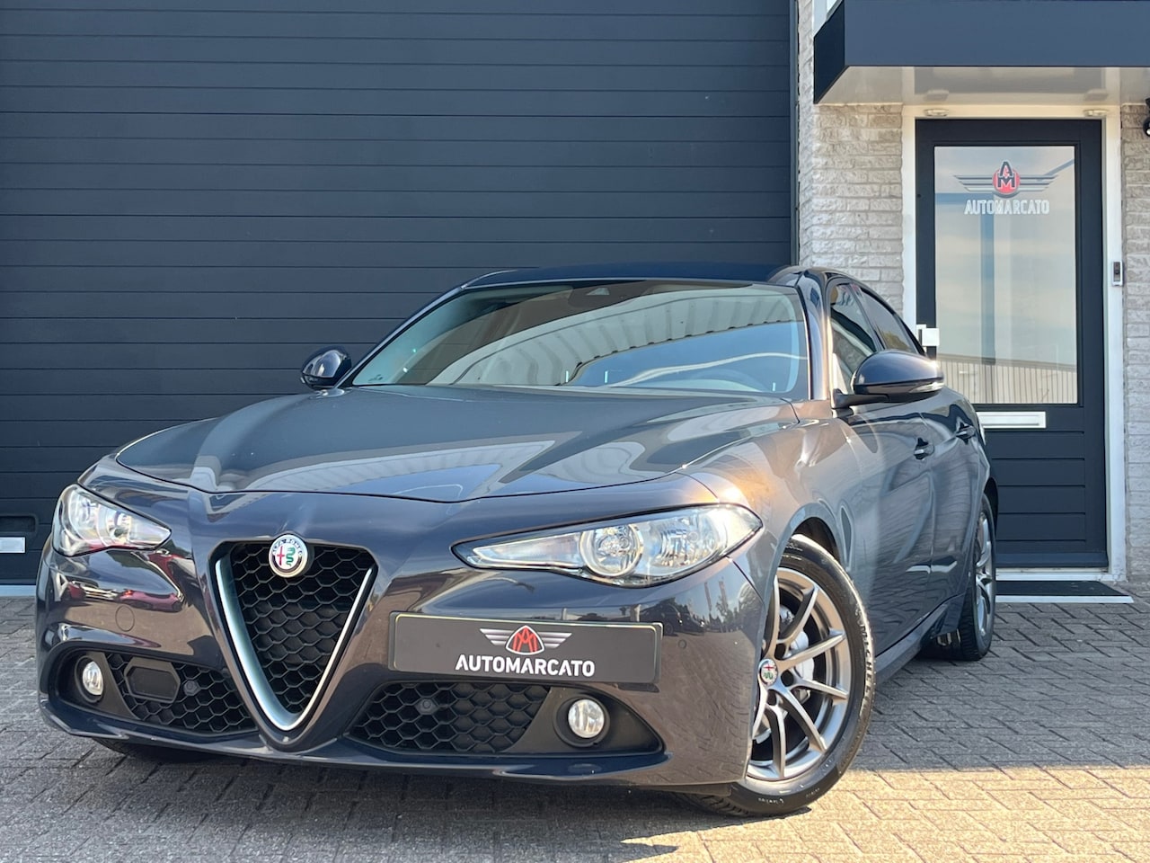 Alfa Romeo Giulia - 2.0T Super | Automaat met F1 Schakel | Circa 15.000,- Excl. BTW | Leder/Stof | Carplay | L - AutoWereld.nl