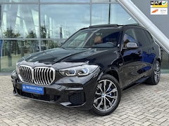 BMW X5 - XDrive45e High Executive M sport 398pk Panoramadak / Eletr Trekhaak / HU Display