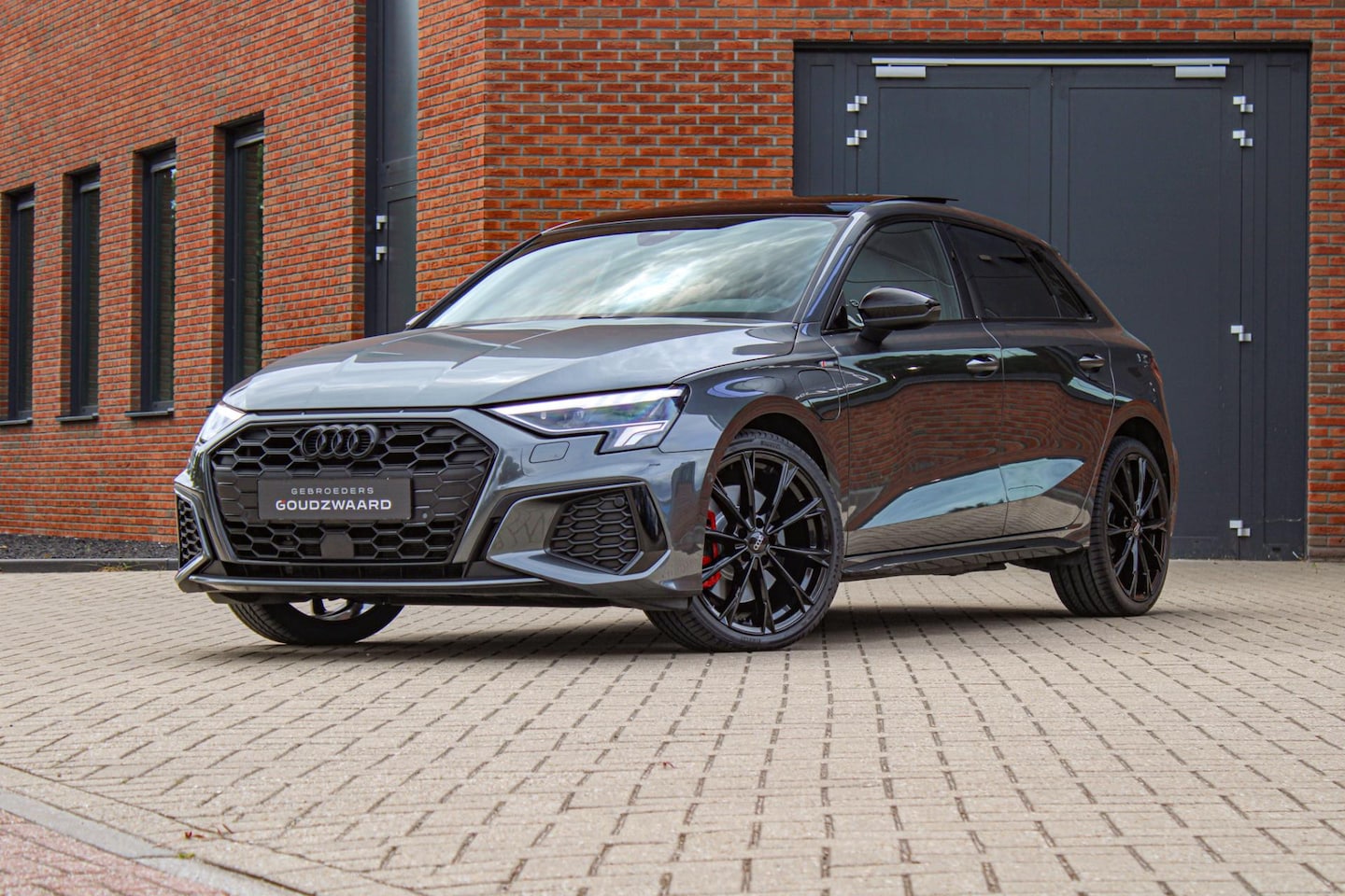 Audi A3 Sportback - 45 TFSI e S edition Competition | Pano | RS-zetels | Rode stiksels | ACC - AutoWereld.nl
