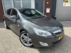 Opel Astra - 1.4 Turbo Cosmo / Navi / PDC / DAB /