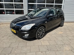 Hyundai i30 - 1.6 CRDi Active - Airco - Elektrische Ramen - Elektrische Spiegels - Parkeersensoren