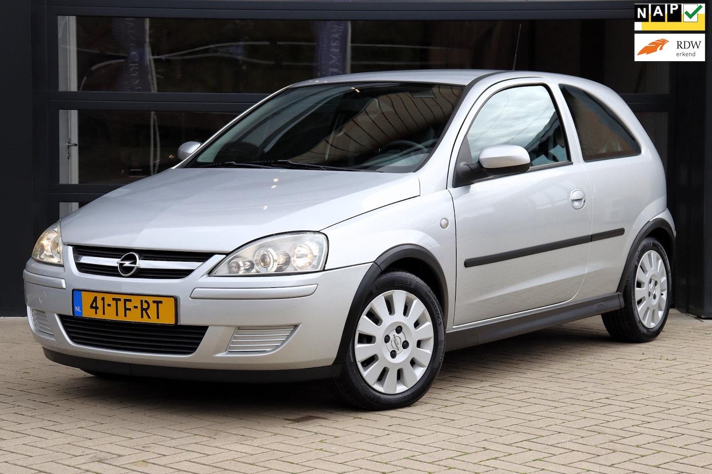 Opel Corsa - 1.2-16V Silverline 80 PK | Airco | Dealer onderhouden | 2e Eigenaar | 15" LM Velgen | NAP! - AutoWereld.nl
