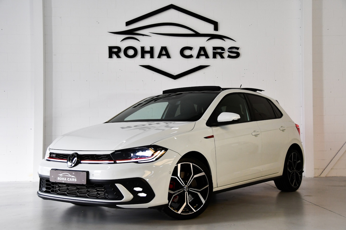 Volkswagen Polo - 2.0 TSI GTI Pano Acc Keyless - AutoWereld.nl