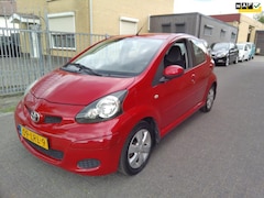 Toyota Aygo - 1.0-12V Aspiration Red