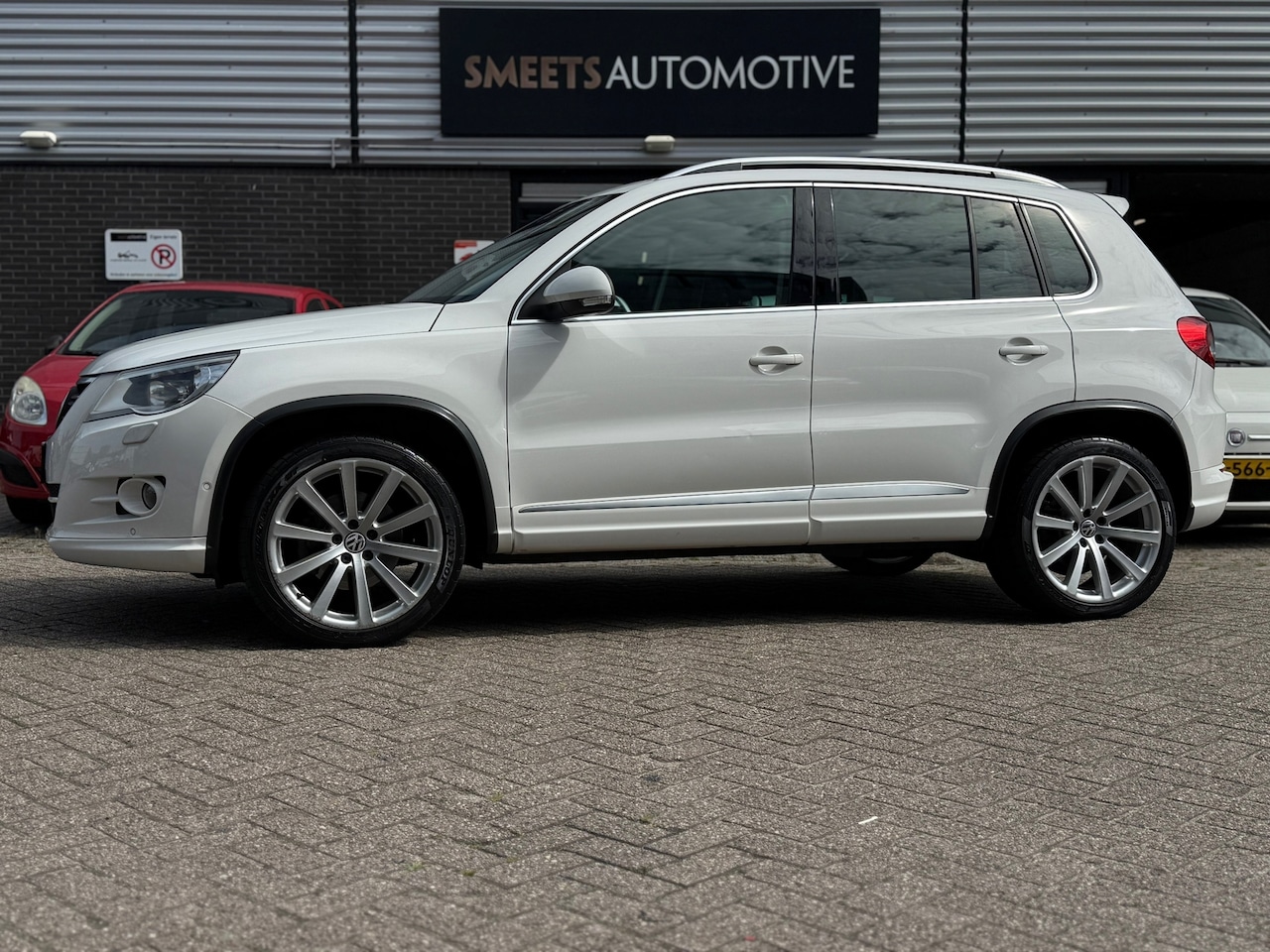 Volkswagen Tiguan - 2.0 TSI Sport&Style 4Motion R line ,Automaat ,Pano,Cruise - AutoWereld.nl