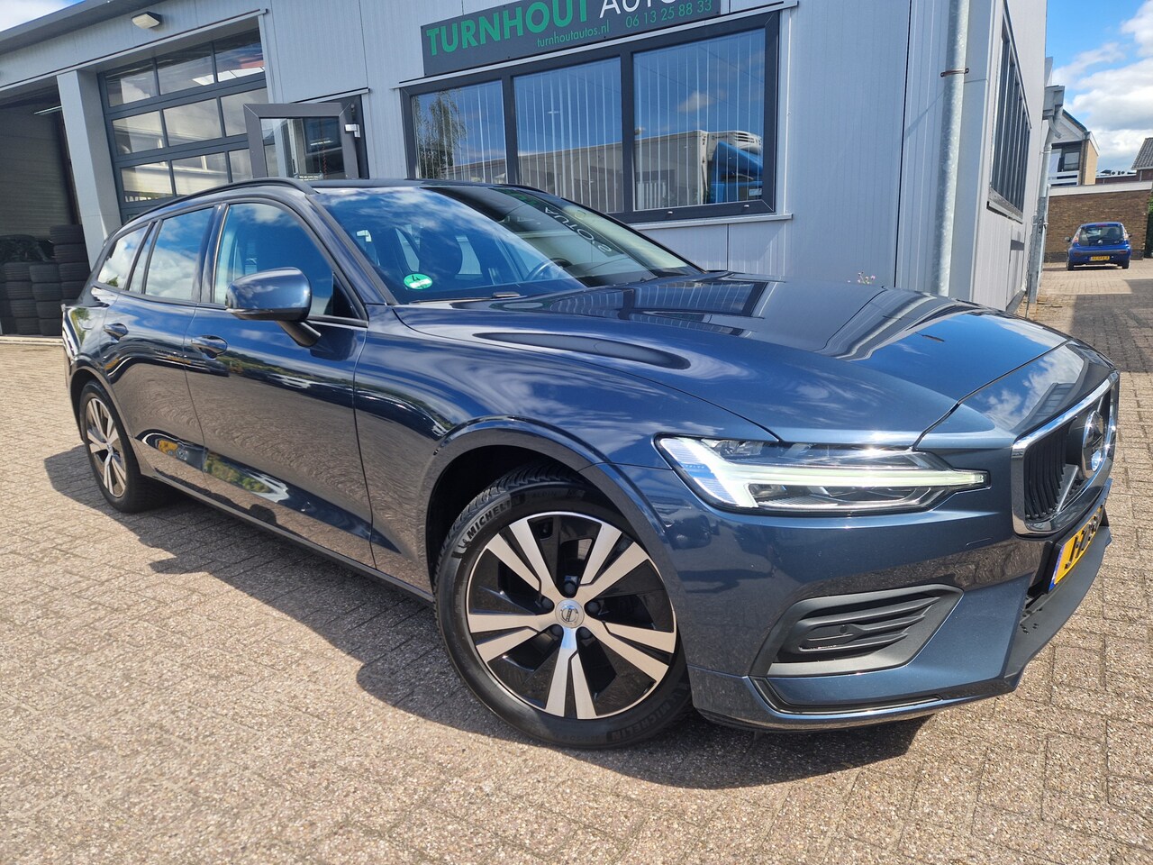 Volvo V60 - 2.0 B3 Business Pro Cam | Blis | Verwarmd stuur - AutoWereld.nl