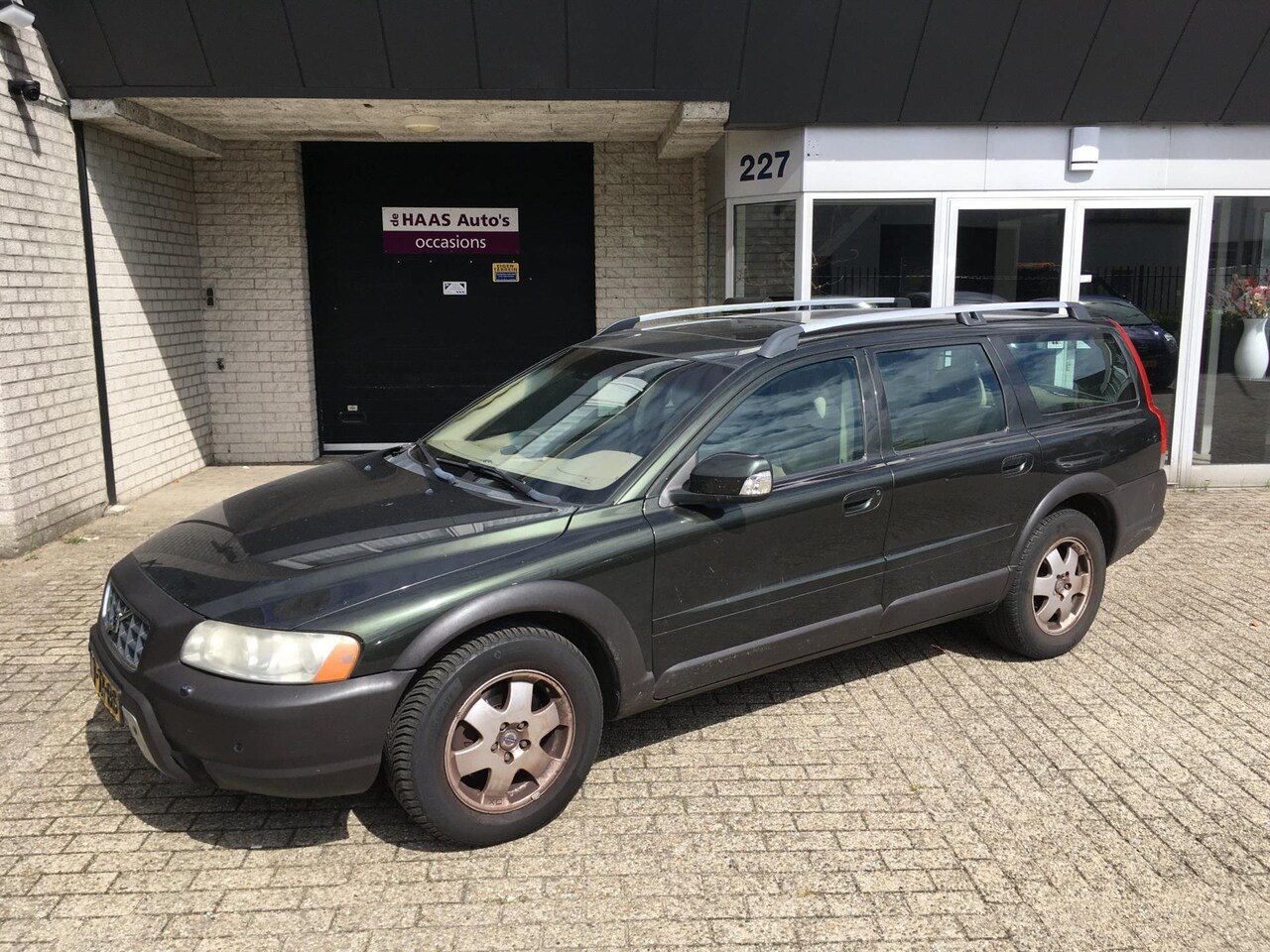 Volvo XC70 - 2.4 D5 Summum / READ TEXT / PDF PROBLEM / APK OK / NAVI / 4 WD / SCHUIFDAK - AutoWereld.nl