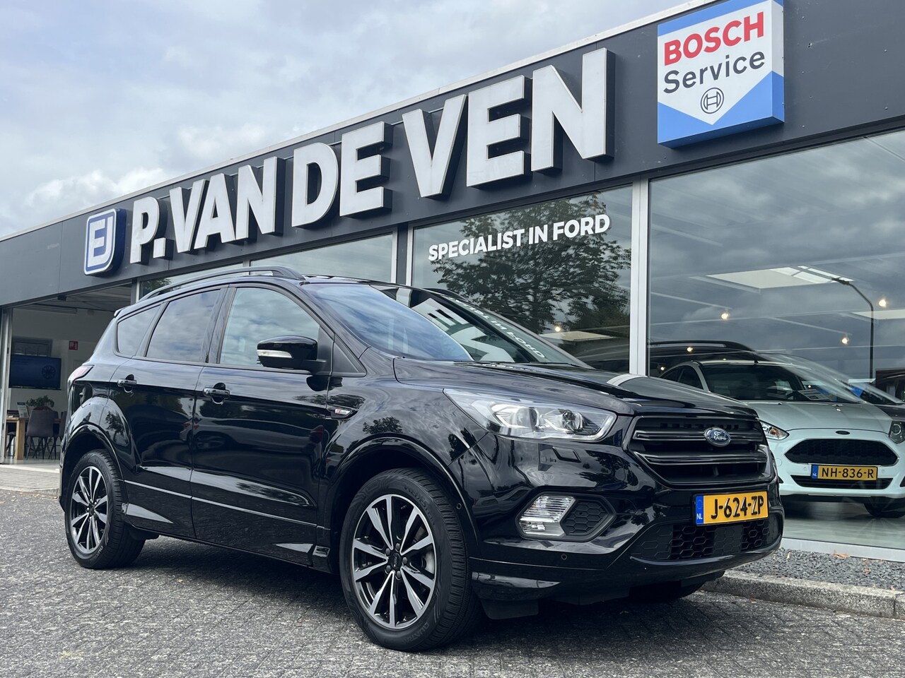 Ford Kuga - 1.5 EcoBoost ST Line | Bi-Xenon | Camera | Spoiler | Elek. achterklep | Winter Pack | etc. - AutoWereld.nl