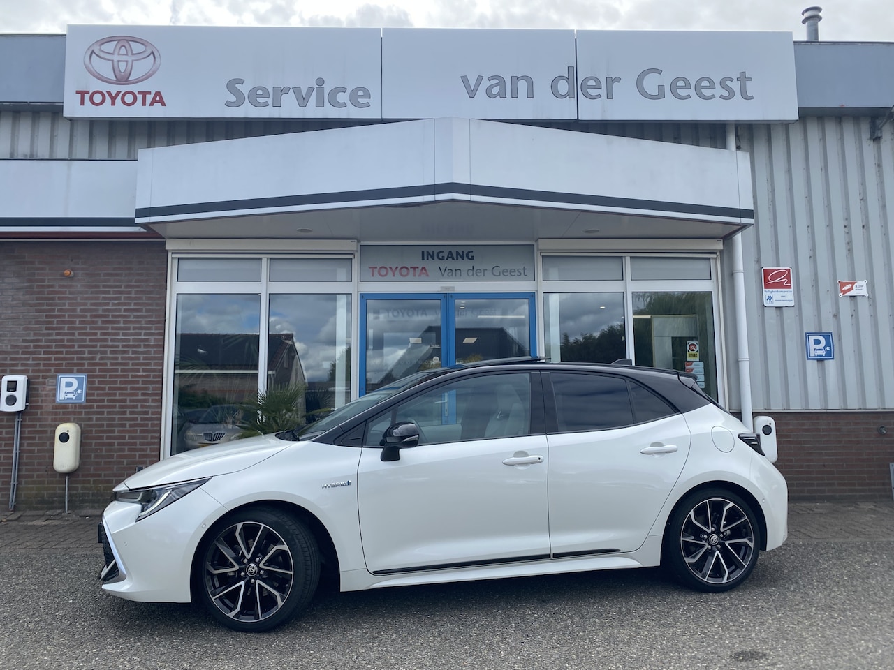 Toyota Corolla - 2.0 Hybrid Executive JBL Panoramadak Leer - AutoWereld.nl