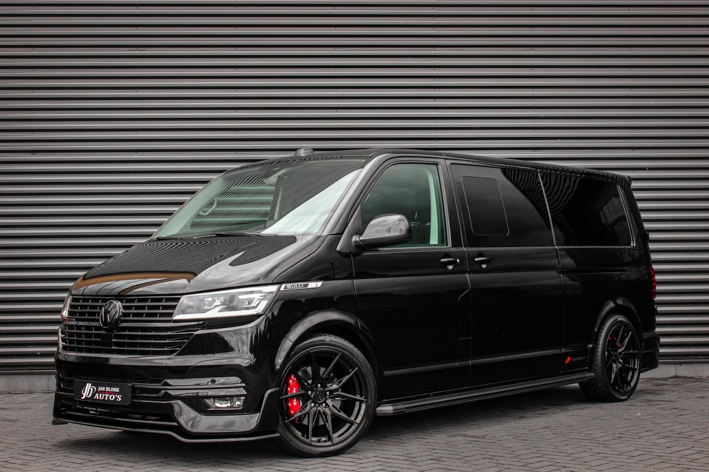 Volkswagen Transporter - 2.0 TDI L2H1 199PK BULLI DC 4MOTION DUBBEL CABINE / KUIPSTOELEN / FULL OPTINS / LEDERENBEK - AutoWereld.nl