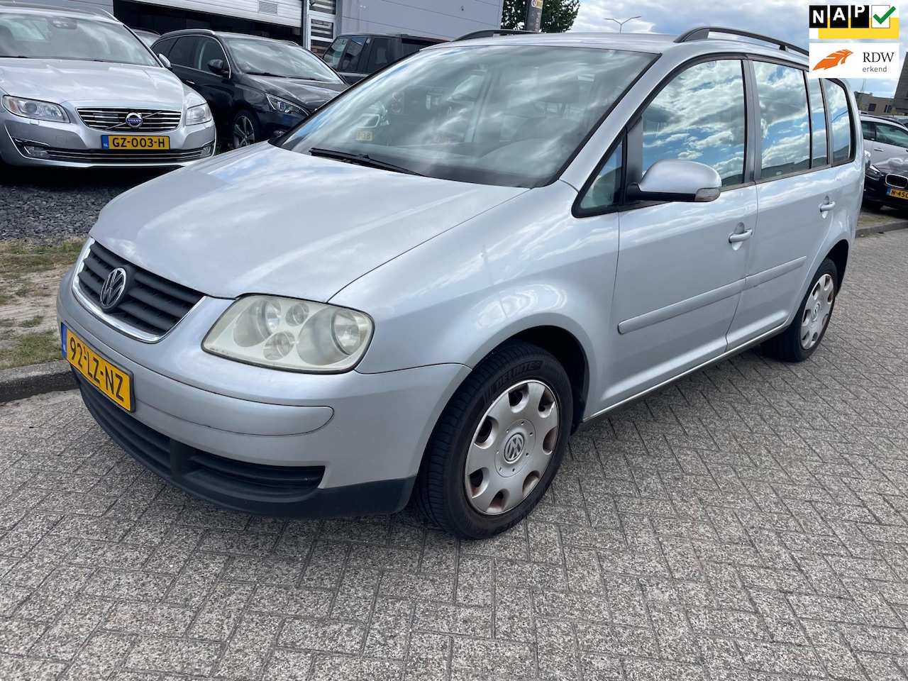 Volkswagen Touran - 1.6-16V FSI Trendline eerste eigenaar Airco - AutoWereld.nl