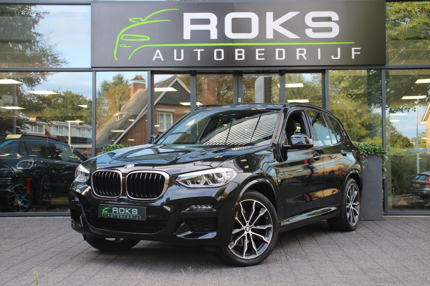 BMW X3 - xDrive20i Business Edition Plus M-Sportpakket Shadowline/Headup/Keyless/Panoramadak/20inch - AutoWereld.nl