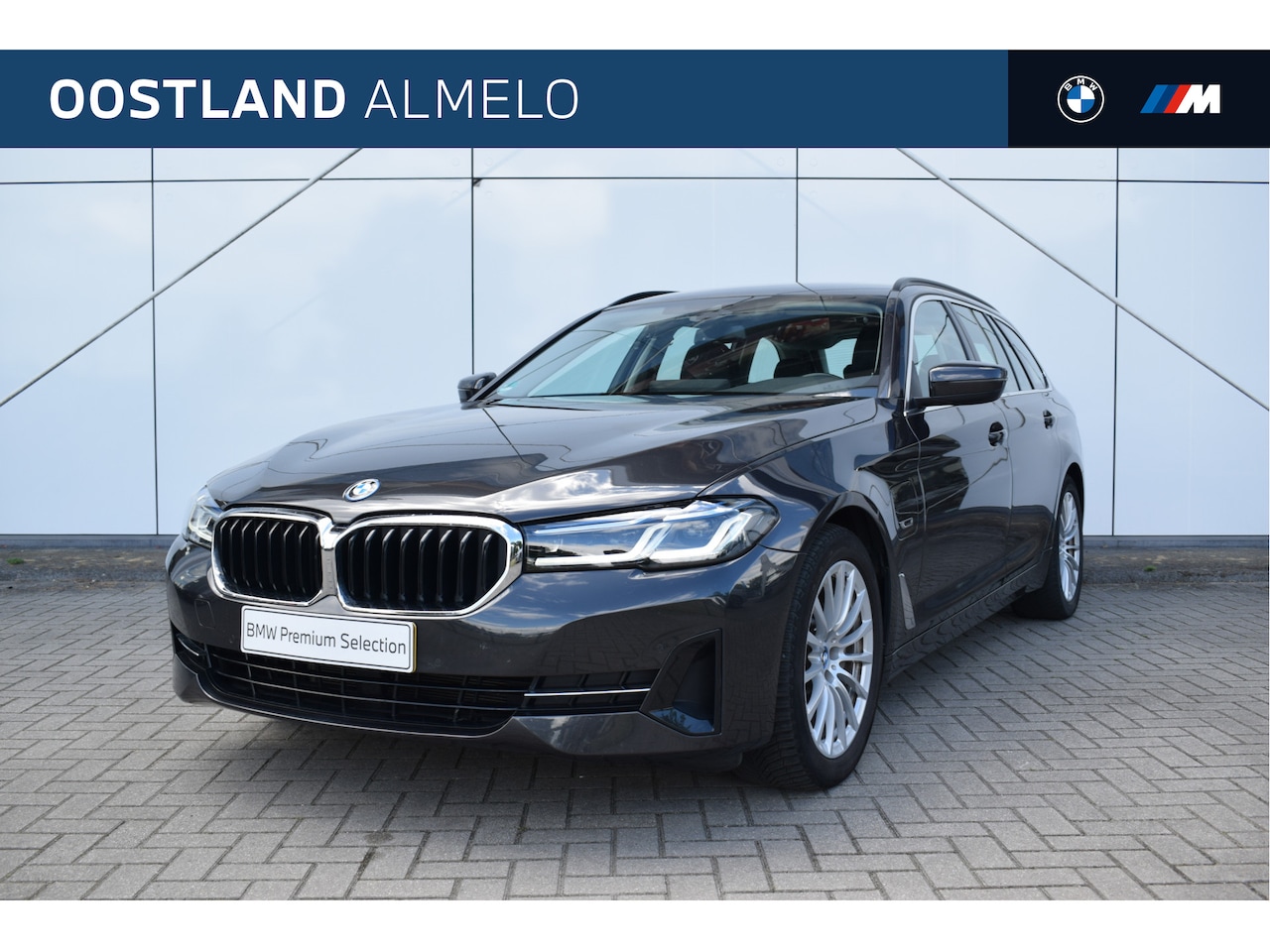 BMW 5-serie Touring - 520e High Executive Automaat / Trekhaak / Laserlight / Stoelverwarming / BMW Live Cockpit - AutoWereld.nl