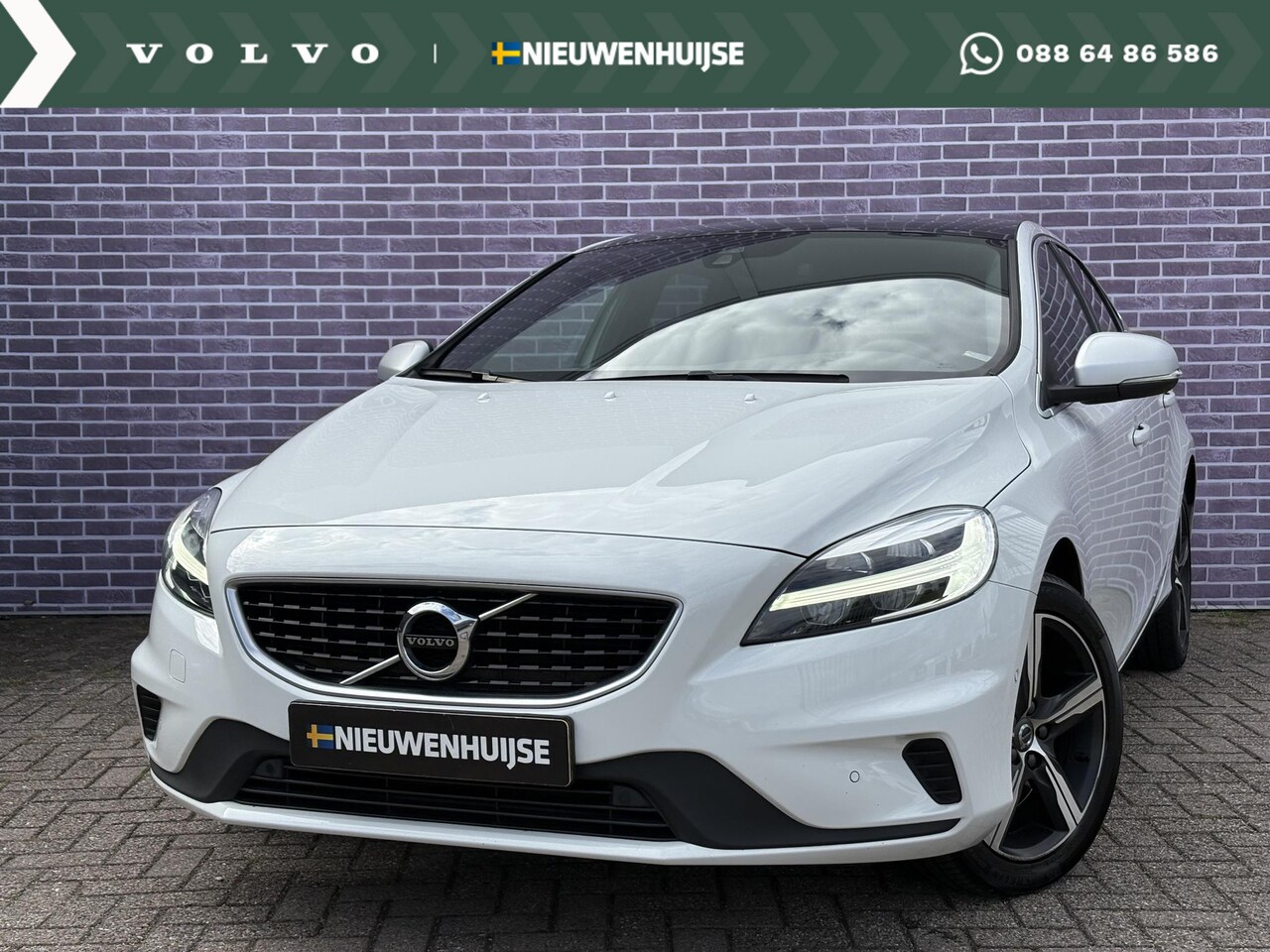 Volvo V40 - 1.5 T3 Polar+ Sport | DAB | Panoramadak | Stoelverwarming | Parkeersensoren V+A | Parkeerc - AutoWereld.nl