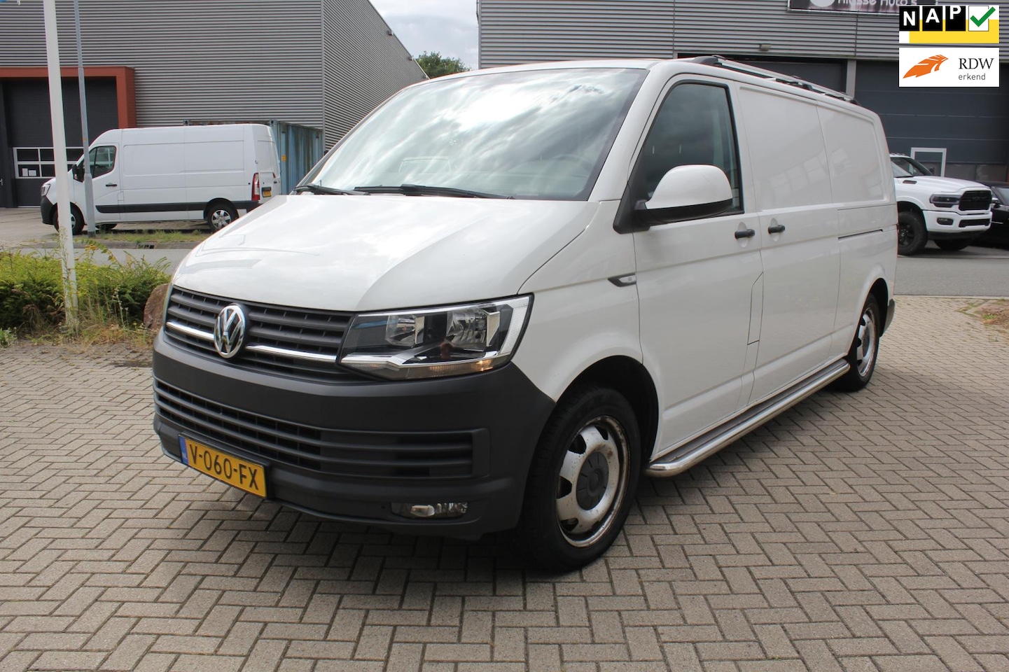 Volkswagen Transporter - 2.0 TDI L2H1 DC Highline 2.0 TDI L2H1 DC Highline - AutoWereld.nl