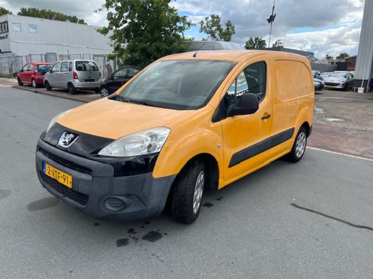 Peugeot Partner - 120 1.6 HDI L1 XT! Airco! NW Apk! Trekhaak! - AutoWereld.nl