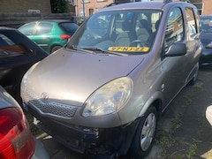 Toyota Yaris Verso - 1.3 VVT-i Linia Sol Automaat schade EXPORT ONLY; LEES