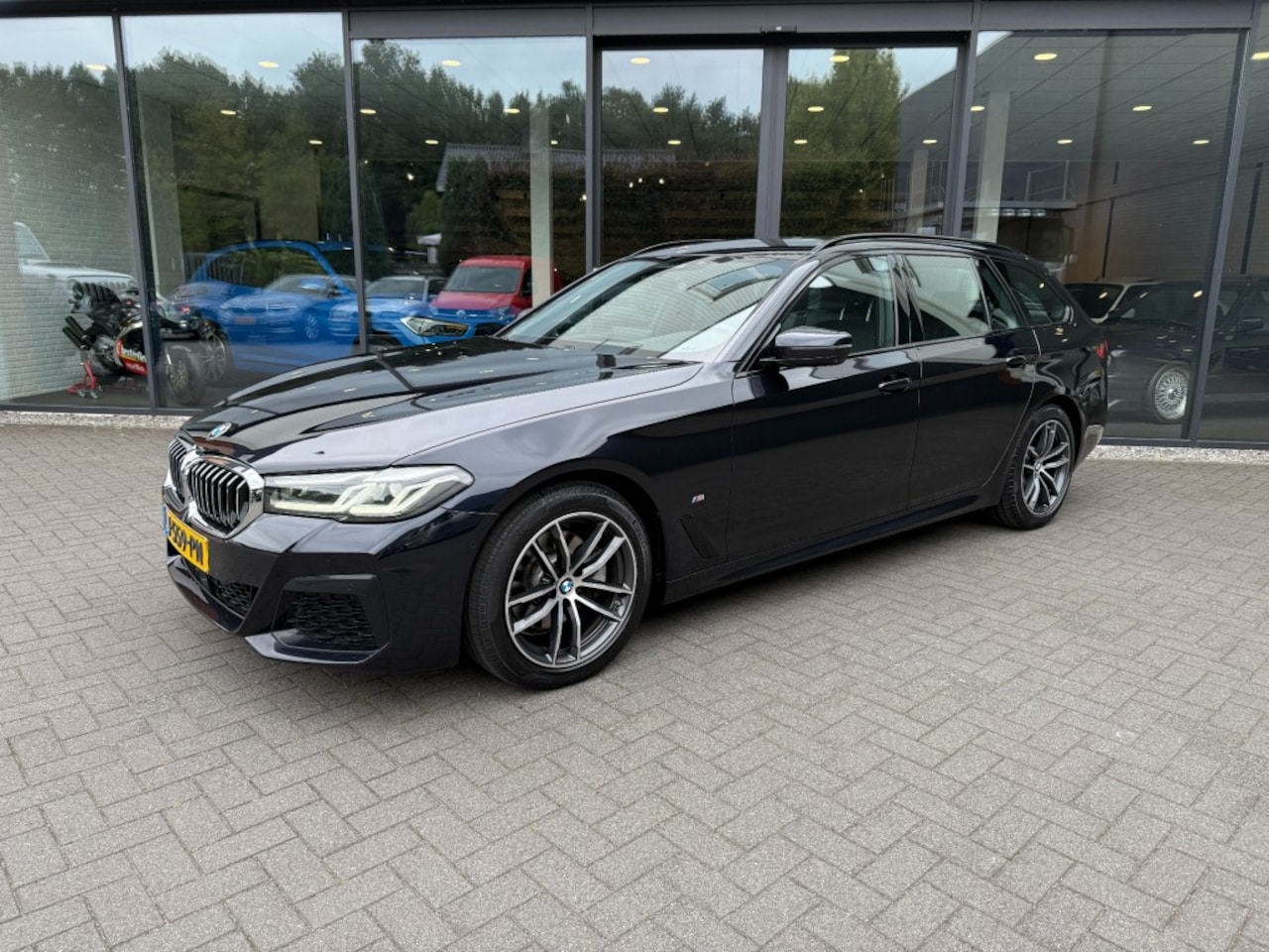 BMW 5-serie Touring - Touring 520i M-Sport LCI,Comfortstoelen,LED,Driving Assistant,NaviPro - AutoWereld.nl