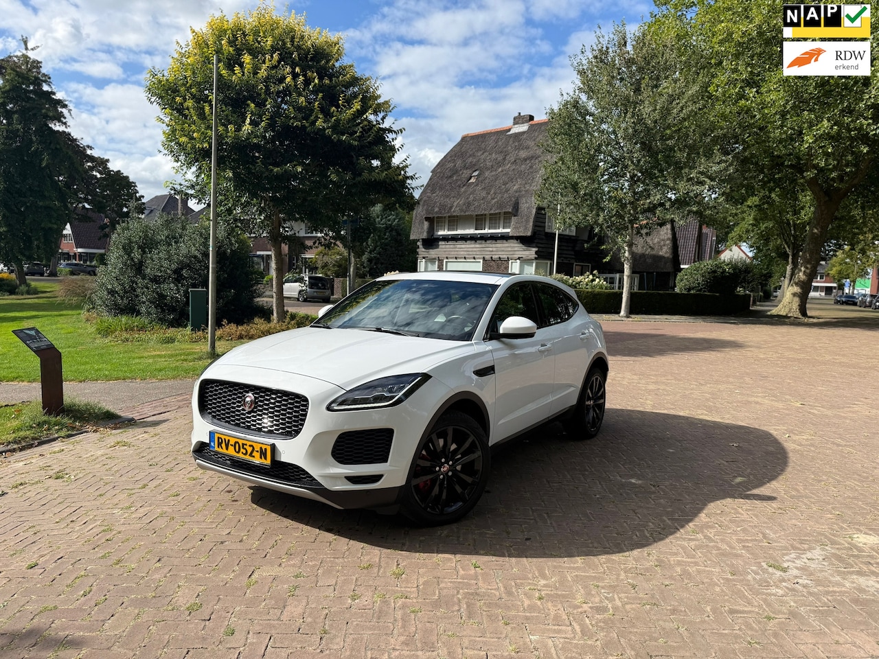 Jaguar E-Pace - 2.0 D150 R-Dynamic S 2018 | Leer | Panoramadak | ACC | PDC | NAP - AutoWereld.nl