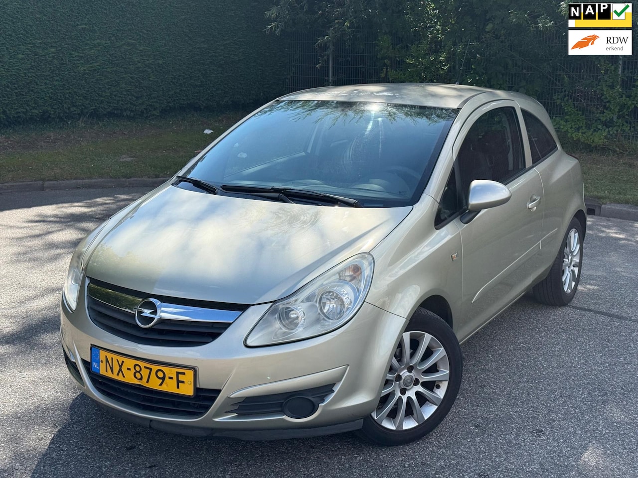 Opel Corsa - 1.0-12V Essentia | Airco | El. Ramen | APK tot 4 mei 2026 | Sportvelgen | Rijdt en schakel - AutoWereld.nl