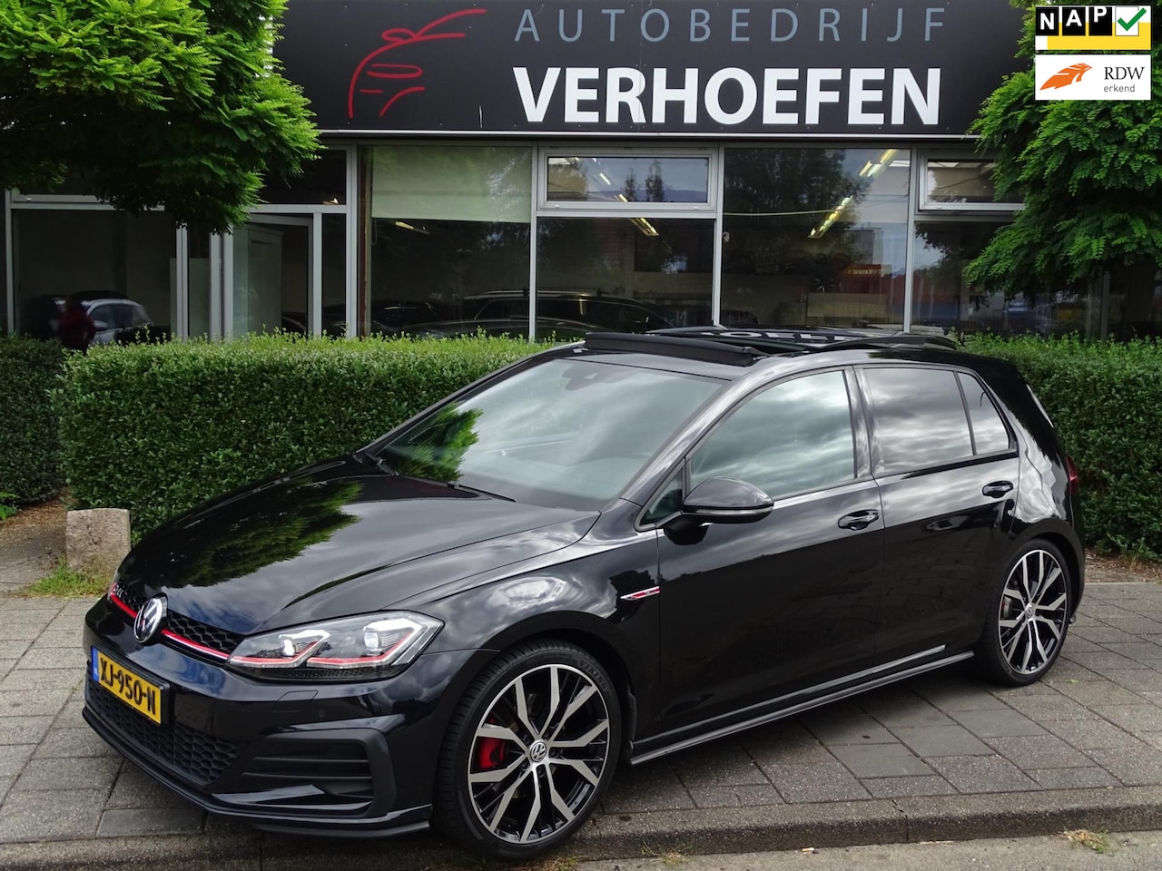 Volkswagen Golf - 2.0 TSI GTI Performance - PANORAMADAK - STOEL VERW - ADAPTIVE CRUISE - VOL ONDERHOUD ! - AutoWereld.nl