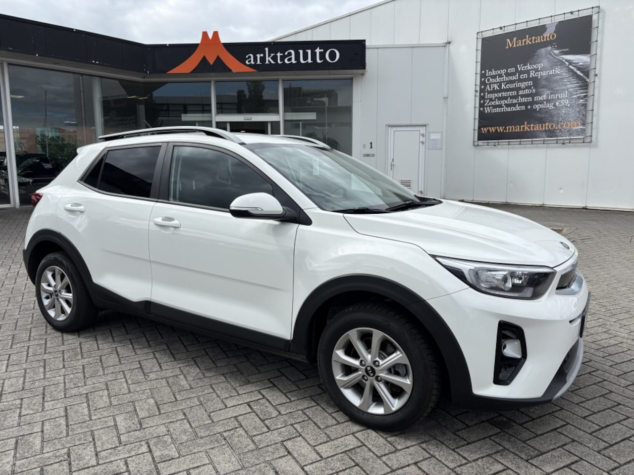 Kia Stonic - 1.2 Carplay Navi Bluetooth Camera Climate Parkeersensoren - AutoWereld.nl