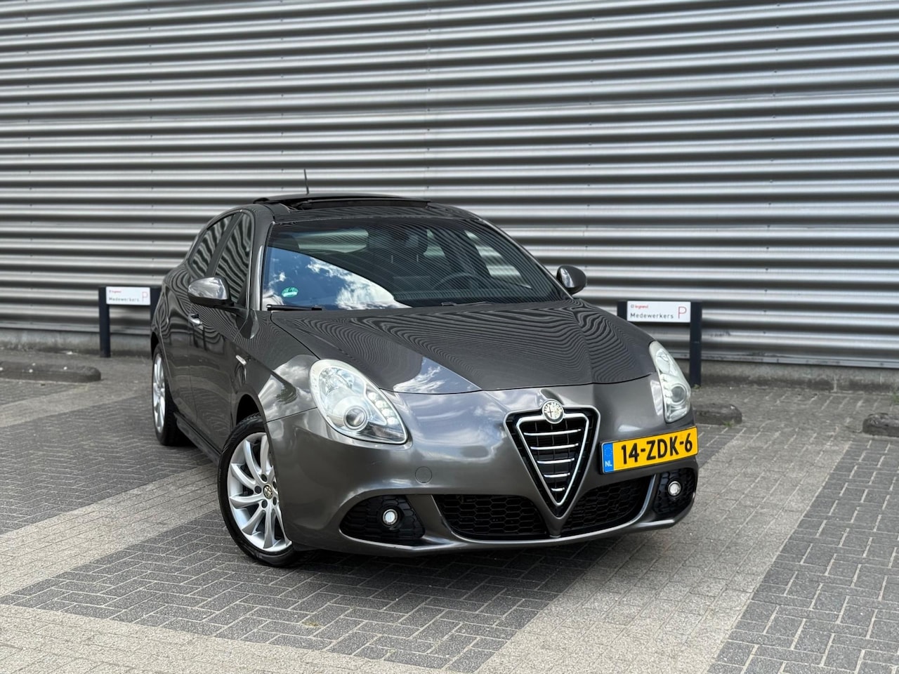 Alfa Romeo Giulietta - 1.4 T Business Executive (bj 2012) PANORAMA|ECC|NAVI|LED - AutoWereld.nl