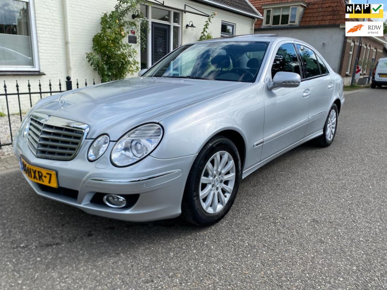 Mercedes-Benz E-klasse - 200 K. Aut,Elegance,Youngtimer,Nieuwstaat,Mindervalide,Schuifdak. - AutoWereld.nl