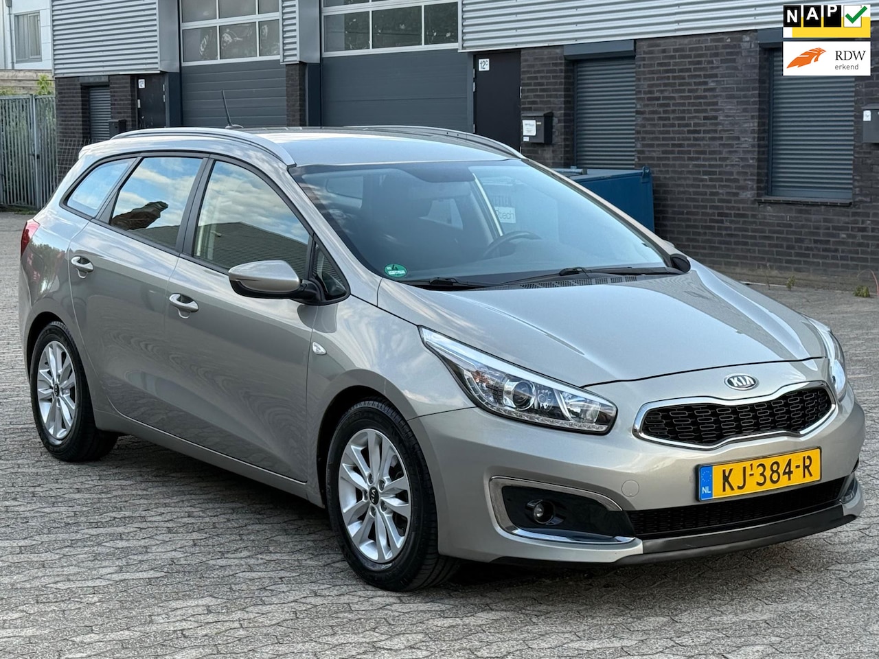 Kia Cee'd Sportswagon - 1.6 GDI First Edition NAVI CLIMA CAMERA CRUISE PDC TREKHAAK NAP APK - AutoWereld.nl